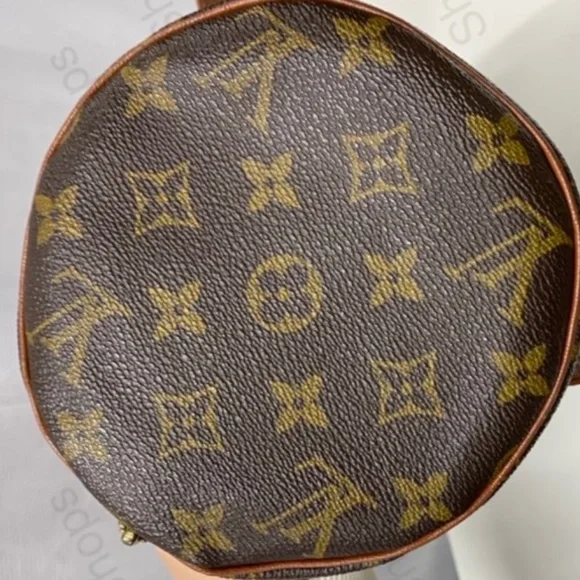Authentic/vintage LV bag 
Big one for $800 CN
Small for $300 CN - Picture 2 of 5